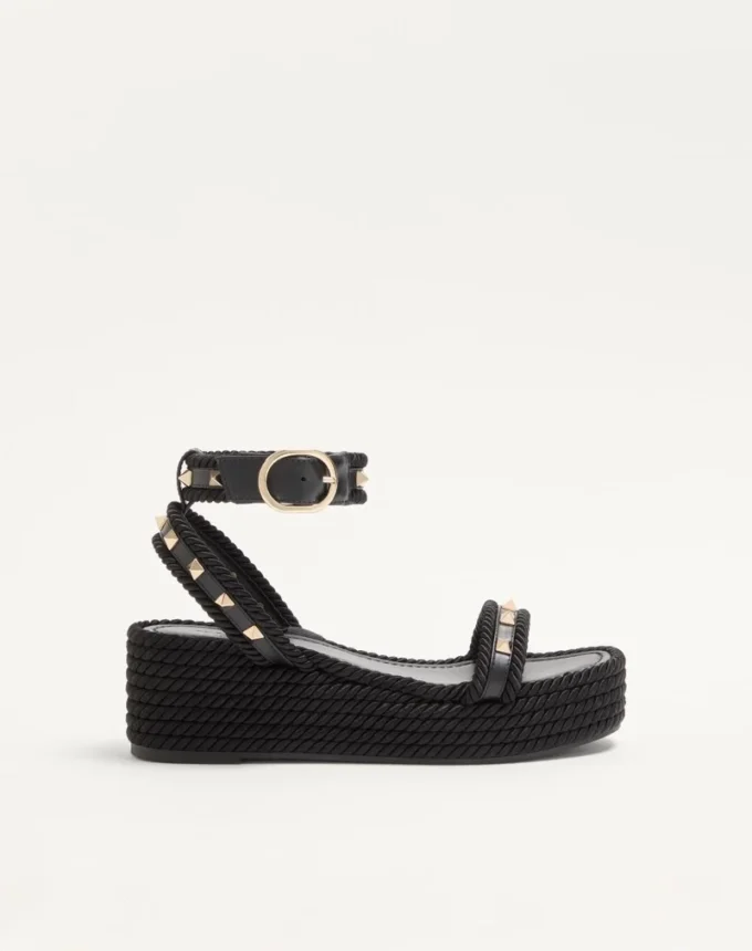 Rockstud Flatform Sandal aus Kalbsleder 45 mm Rockstud Flatform Sandal aus Kalbsleder 45 mm