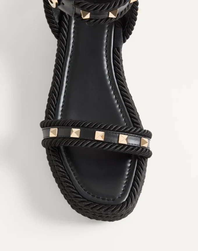 Rockstud Flatform Sandal aus Kalbsleder 45 mm Rockstud Flatform Sandal aus Kalbsleder 45 mm