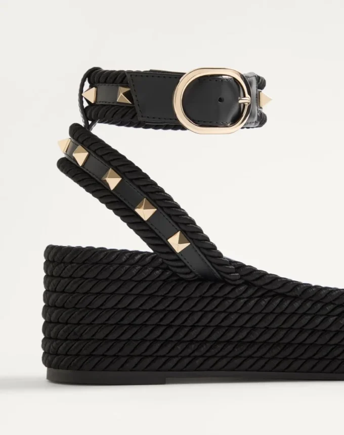 Rockstud Flatform Sandal aus Kalbsleder 45 mm Rockstud Flatform Sandal aus Kalbsleder 45 mm
