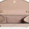 Rockstud Geldbörse mit Kette aus genarbtem Kalbsleder Rockstud Geldbörse mit Kette aus genarbtem Kalbsleder