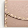 Rockstud Geldbörse mit Kette aus genarbtem Kalbsleder Rockstud Geldbörse mit Kette aus genarbtem Kalbsleder