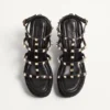 Rockstud-Keilabsatzsandalen mit Fesselriemchen aus Kalbsleder 95 mm Rockstud-Keilabsatzsandalen mit Fesselriemchen aus Kalbsleder 95 mm