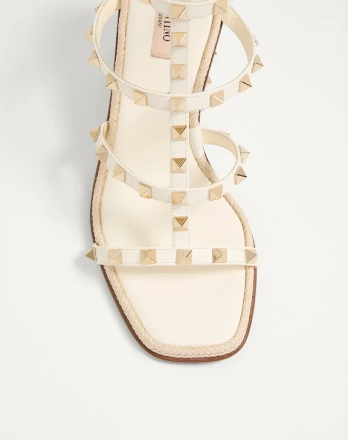 Rockstud-Keilsandaletten aus Kalbsleder mit Cornely-Stickerei 80 mm Rockstud-Keilsandaletten aus Kalbsleder mit Cornely-Stickerei 80 mm
