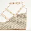 Rockstud Keilsandaletten aus Kalbsleder mit Riemchen 95 mm Rockstud Keilsandaletten aus Kalbsleder mit Riemchen 95 mm