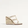 Rockstud-Keilsandaletten aus laminiertem Nappaleder mit Cornely-Stickerei 100 mm Rockstud-Keilsandaletten aus laminiertem Nappaleder mit Cornely-Stickerei 100 mm