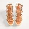Rockstud Keilsandaletten mit Riemchen aus Kalbsleder 95 mm Rockstud Keilsandaletten mit Riemchen aus Kalbsleder 95 mm