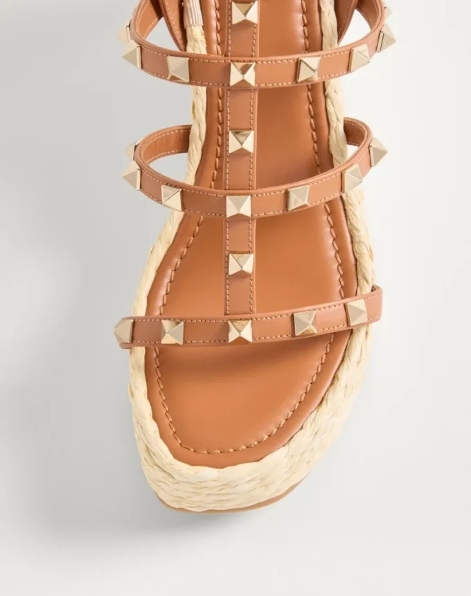 Rockstud Keilsandaletten mit Riemchen aus Kalbsleder 95 mm Rockstud Keilsandaletten mit Riemchen aus Kalbsleder 95 mm