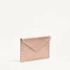 Rockstud Laminierte Clutch aus genarbtem Kalbsleder Rockstud Laminierte Clutch aus genarbtem Kalbsleder