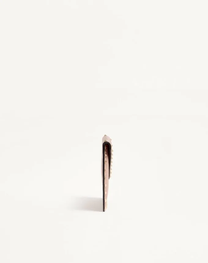 Rockstud Laminierte Clutch aus genarbtem Kalbsleder Rockstud Laminierte Clutch aus genarbtem Kalbsleder