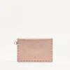 Rockstud Laminierte Clutch aus genarbtem Kalbsleder Rockstud Laminierte Clutch aus genarbtem Kalbsleder