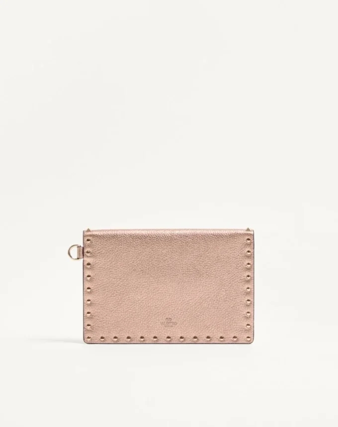 Rockstud Laminierte Clutch aus genarbtem Kalbsleder Rockstud Laminierte Clutch aus genarbtem Kalbsleder