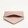 Rockstud Laminierte Clutch aus genarbtem Kalbsleder Rockstud Laminierte Clutch aus genarbtem Kalbsleder
