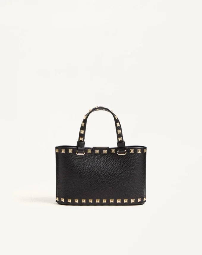Rockstud Mini-Einkaufstasche aus genarbtem Kalbsleder Rockstud Mini-Einkaufstasche aus genarbtem Kalbsleder