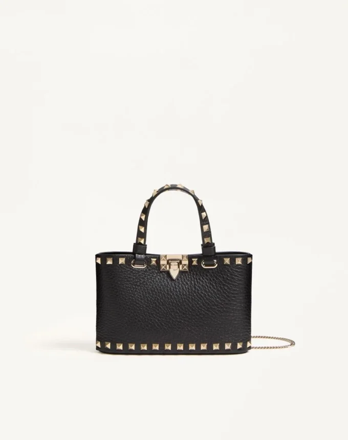 Rockstud Mini-Einkaufstasche aus genarbtem Kalbsleder Rockstud Mini-Einkaufstasche aus genarbtem Kalbsleder