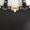 Rockstud Mini-Einkaufstasche aus genarbtem Kalbsleder Rockstud Mini-Einkaufstasche aus genarbtem Kalbsleder