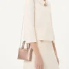 Rockstud Mini-Shoppingtasche aus laminiertem genarbtem Kalbsleder Rockstud Mini-Shoppingtasche aus laminiertem genarbtem Kalbsleder