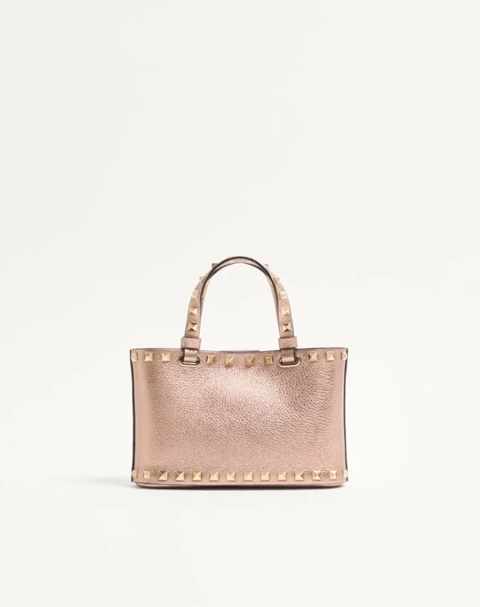 Rockstud Mini-Shoppingtasche aus laminiertem genarbtem Kalbsleder Rockstud Mini-Shoppingtasche aus laminiertem genarbtem Kalbsleder