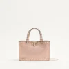 Rockstud Mini-Shoppingtasche aus laminiertem genarbtem Kalbsleder Rockstud Mini-Shoppingtasche aus laminiertem genarbtem Kalbsleder