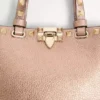 Rockstud Mini-Shoppingtasche aus laminiertem genarbtem Kalbsleder Rockstud Mini-Shoppingtasche aus laminiertem genarbtem Kalbsleder