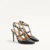 Rockstud Pumps aus genarbtem Leder mit Fesselriemchen, 100 mm Rockstud Pumps aus genarbtem Leder mit Fesselriemchen, 100 mm