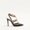 Rockstud Pumps aus genarbtem Leder mit Fesselriemchen, 100 mm Rockstud Pumps aus genarbtem Leder mit Fesselriemchen, 100 mm