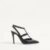Rockstud-Pumps mit Knöchelriemen und farblich abgestimmten Nieten, 100 mm