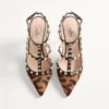 Rockstud Pumps mit Riemchen aus Kalbsleder in Pony-Optik 100 mm Rockstud Pumps mit Riemchen aus Kalbsleder in Pony-Optik 100 mm