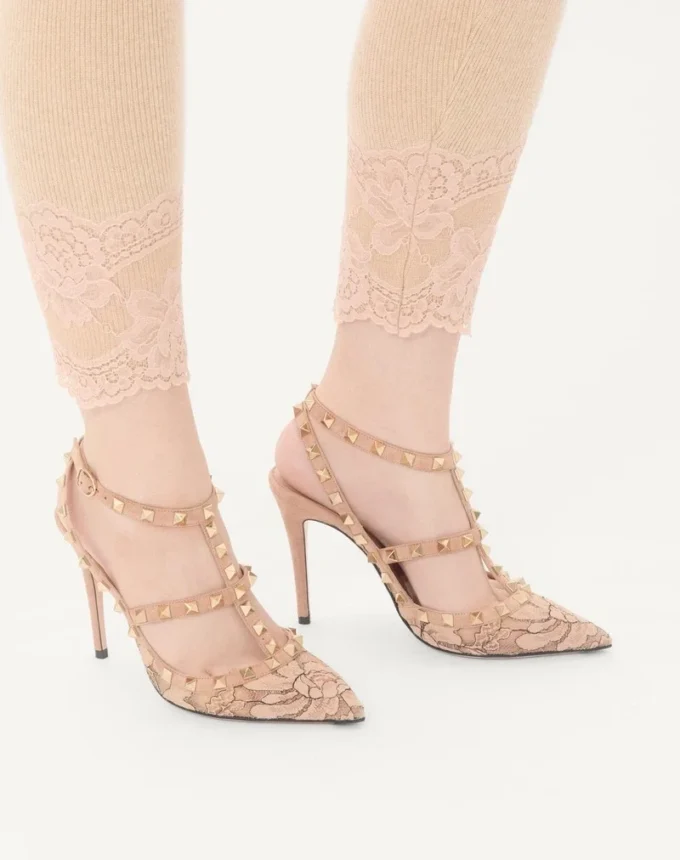 Rockstud-Pumps mit Riemchen und 100-mm-Absatz