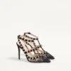 Rockstud-Pumps mit Riemchen und 100-mm-Absatz