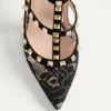 Rockstud-Pumps mit Riemchen und 100-mm-Absatz