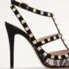 Rockstud-Pumps mit Riemchen und 100-mm-Absatz