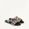 Rockstud-Sandale mit Raffia-Karostickerei