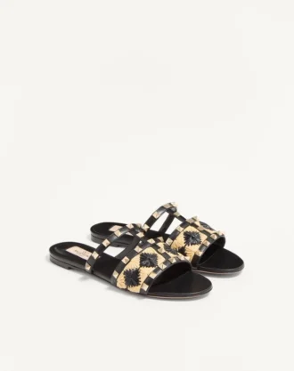 Rockstud-Sandale mit Raffia-Karostickerei