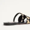 Rockstud-Sandale mit Raffia-Karostickerei
