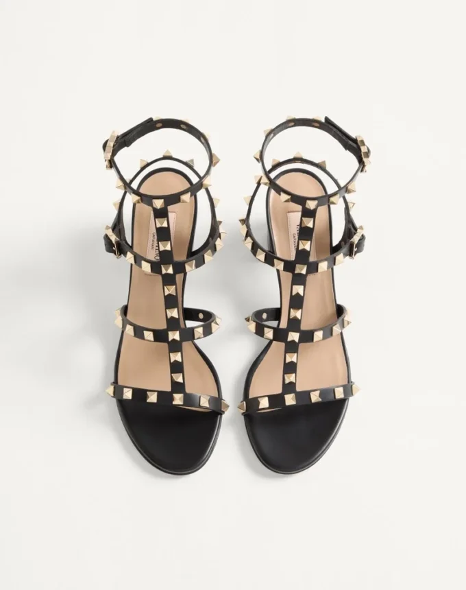 Rockstud-Sandalen aus Kalbsleder mit Fesselriemchen und 60-mm-Absatz