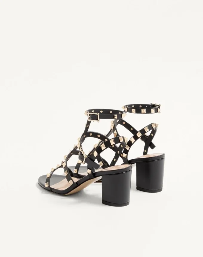 Rockstud-Sandalen aus Kalbsleder mit Fesselriemchen und 60-mm-Absatz