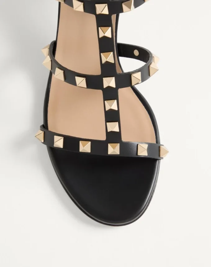 Rockstud-Sandalen aus Kalbsleder mit Fesselriemchen und 60-mm-Absatz