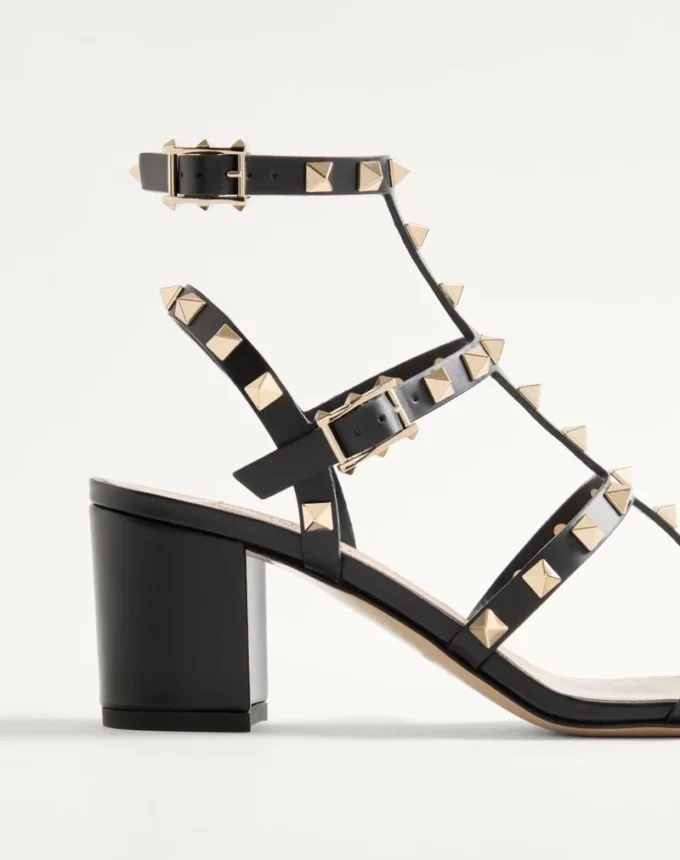 Rockstud-Sandalen aus Kalbsleder mit Fesselriemchen und 60-mm-Absatz