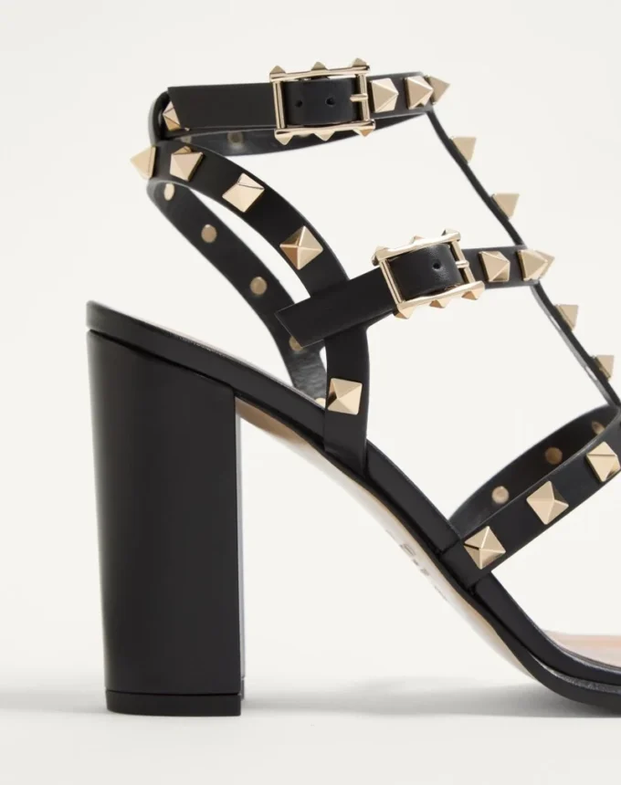 Rockstud-Sandalen mit Fesselriemchen 90 mm