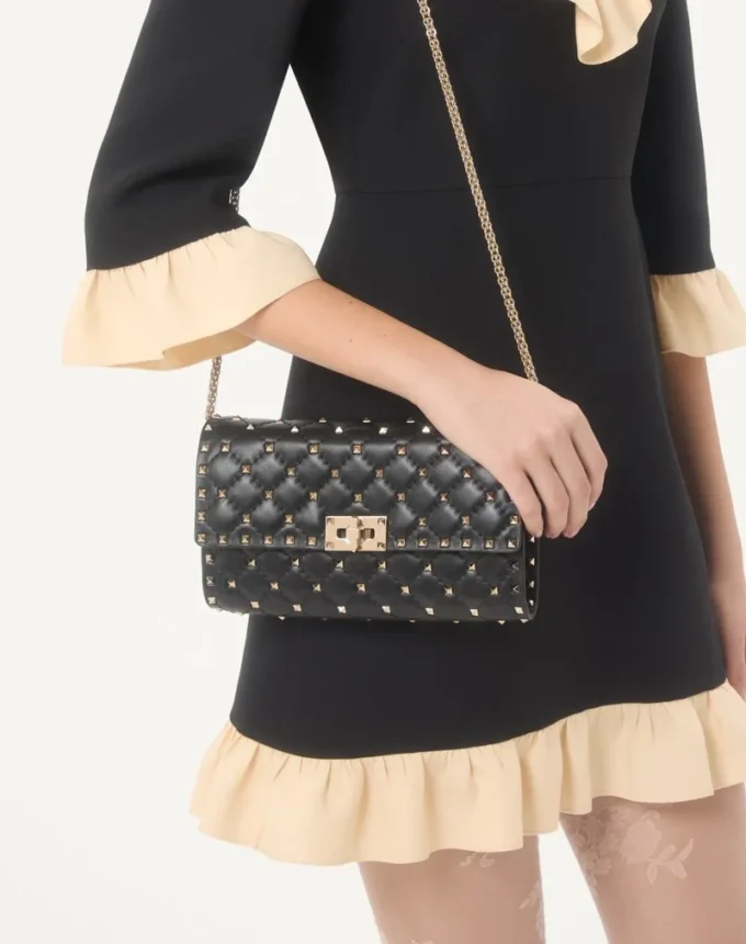 Rockstud Spike Nappa Leder Crossbody Clutch Bag Rockstud Spike Nappa Leder Crossbody Clutch Bag