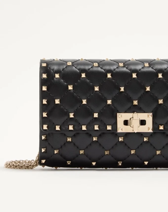 Rockstud Spike Nappa Leder Crossbody Clutch Bag Rockstud Spike Nappa Leder Crossbody Clutch Bag