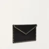 Rockstud-Umschlagtasche aus genarbtem Kalbsleder Rockstud-Umschlagtasche aus genarbtem Kalbsleder