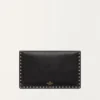 Rockstud-Umschlagtasche aus genarbtem Kalbsleder Rockstud-Umschlagtasche aus genarbtem Kalbsleder