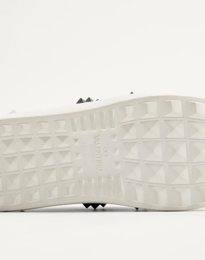 Rockstud Untitled Sneaker aus Kalbsleder mit farblich abgestimmten Nieten Rockstud Untitled Sneaker aus Kalbsleder mit farblich abgestimmten Nieten