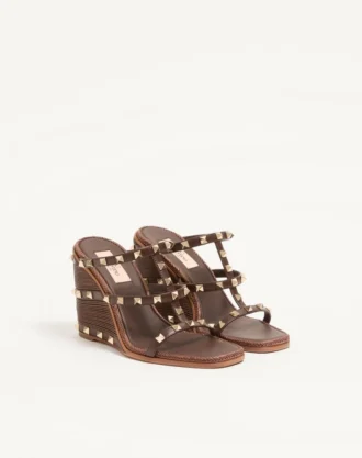 Rockstud Wedge Slide aus Kalbsleder mit Cornely-Stickerei 100 mm Rockstud Wedge Slide aus Kalbsleder mit Cornely-Stickerei 100 mm