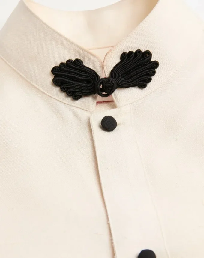 Seiden-Shantung-Hemd mit Knebelverschluss Seiden-Shantung-Hemd mit Knebelverschluss