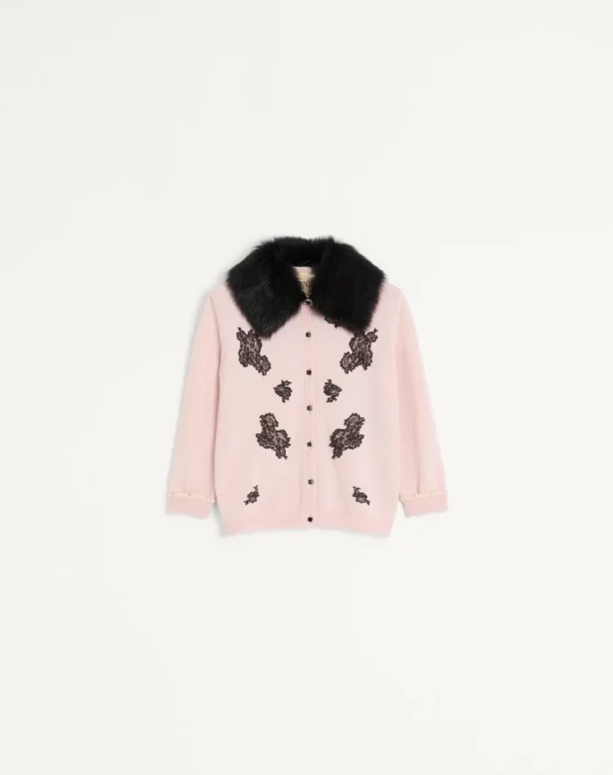 Strickjacke mit Lammfellkragen Strickjacke mit Lammfellkragen
