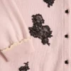 Strickjacke mit Lammfellkragen Strickjacke mit Lammfellkragen
