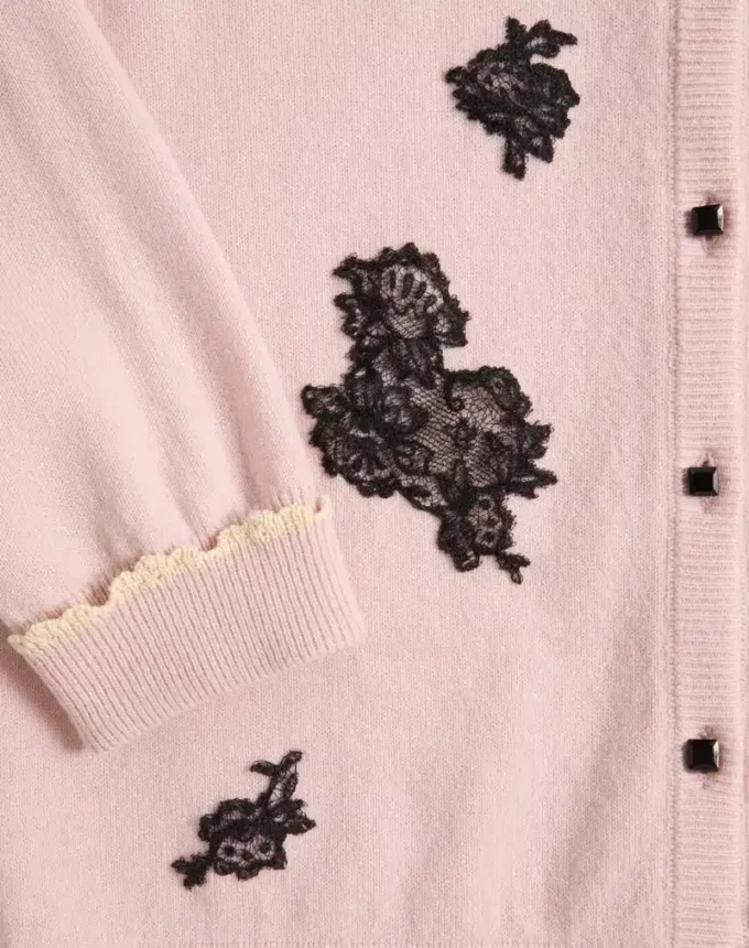 Strickjacke mit Lammfellkragen Strickjacke mit Lammfellkragen