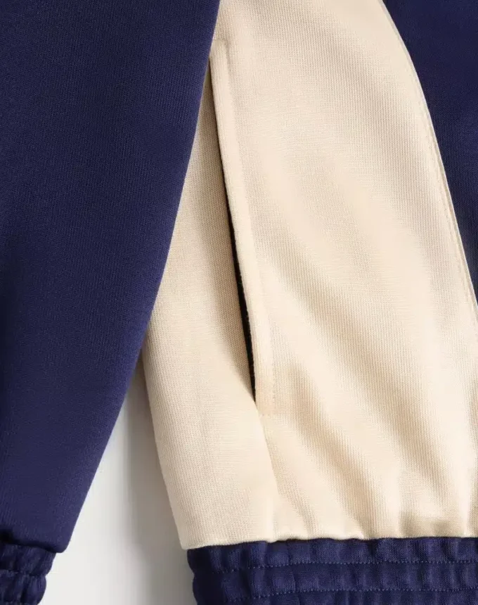 Valentino Acetat-Sweatshirt mit Reißverschluss und eingearbeitetem „Toute La V”-Print Valentino Acetat-Sweatshirt mit Reißverschluss und eingearbeitetem „Toute La V”-Print